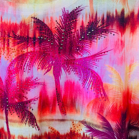 HAWIIAN WOMENS TEE-2X BUST: 25” LENGTH:28”(APPROX) - Picture 1 of 5